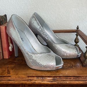 Wedding bridal shoes in beautiful sparkly silver worn once.